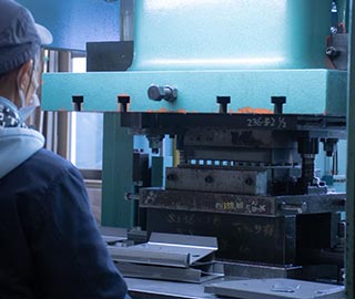 金属プレス加工