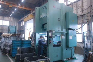 金属プレス加工（サーボプレス）